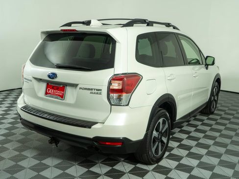 Used 2017 Subaru Forester 2.5i Premium AWD/4WD image 6