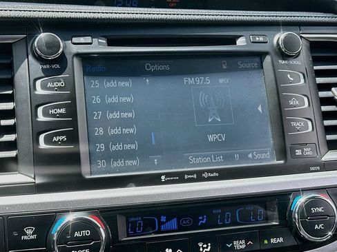 Used 2017 Toyota Highlander XLE FWD image 15