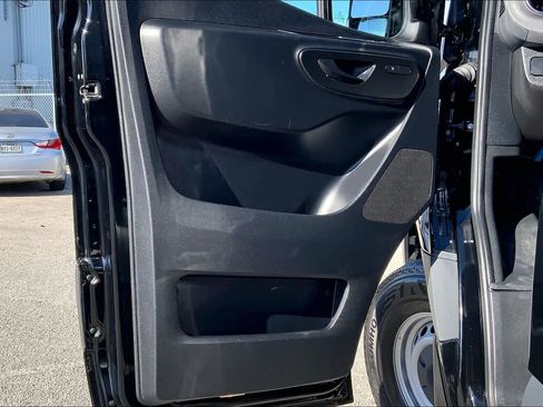 Used 2025 Mercedes-Benz Sprinter 2500 image 21