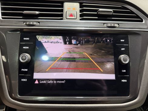 Used 2021 Volkswagen Tiguan SEL AWD/4WD image 9