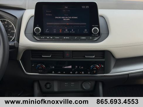 Used 2025 Nissan Rogue SV w/ SV Premium Package AWD/4WD image 22
