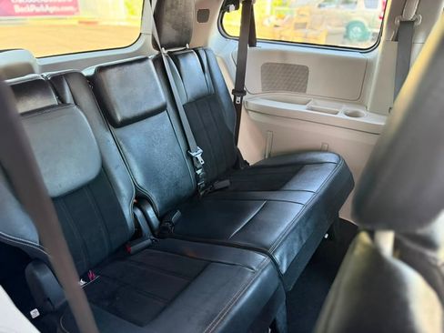 Used 2017 Dodge Grand Caravan SXT FWD image 16