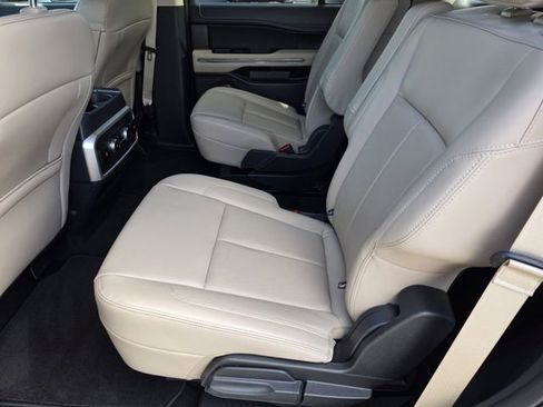 Used 2024 Ford Expedition XLT image 15