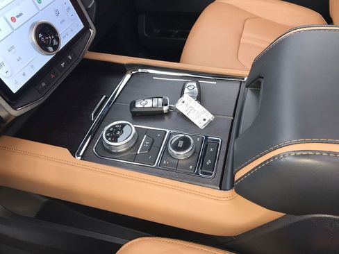 Used 2024 Ford Expedition Platinum image 21