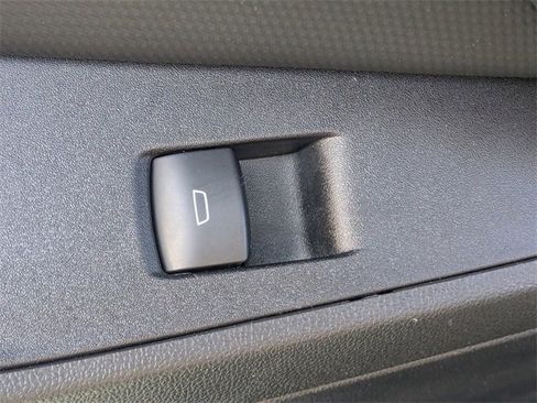 Used 2025 Chevrolet Equinox LT w/ Convenience Package II image 25