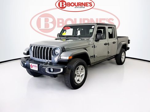 Used 2022 Jeep Gladiator Sport image 4