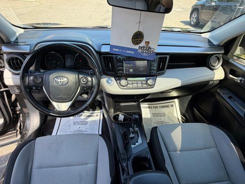 Used 2018 Toyota RAV4 XLE AWD/4WD image 22