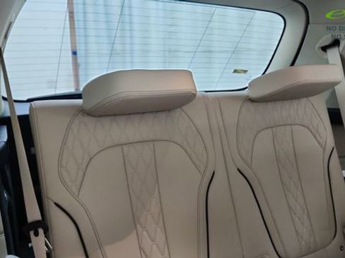 Used 2024 BMW X7 xDrive40i w/ Parking Assistance Package AWD/4WD image 30
