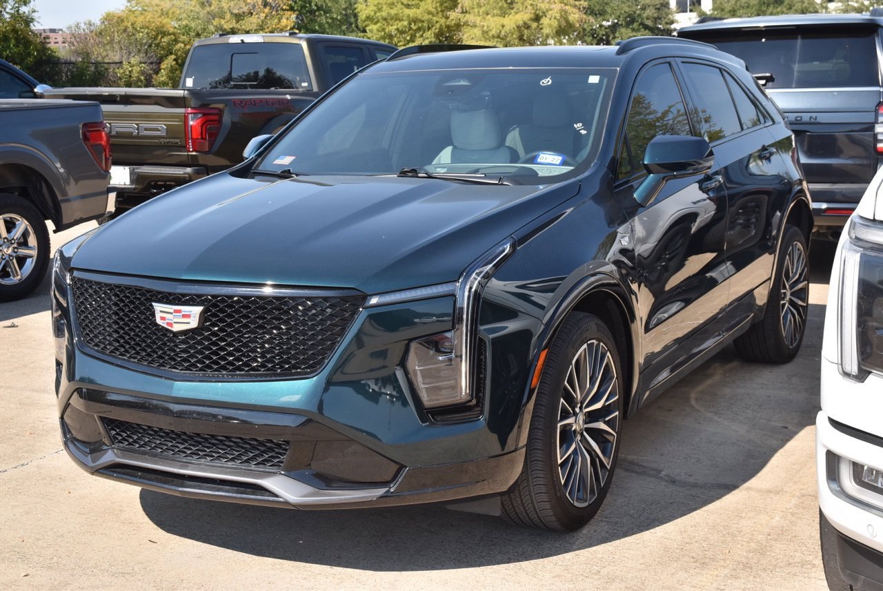 Used 2024 Cadillac XT4 Sport FWD image 2