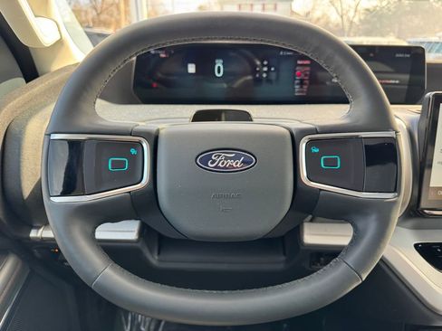 Used 2025 Ford Expedition Active image 31