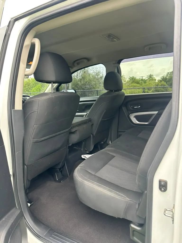Used 2019 Nissan Titan SV AWD/4WD image 12