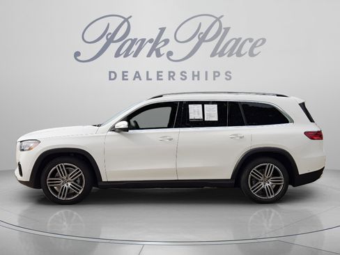 Used 2025 Mercedes-Benz GLS 450 4MATIC image 2