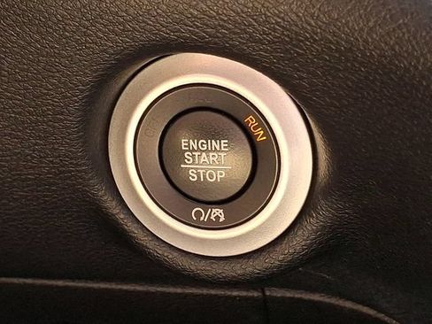 Used 2020 Chrysler Pacifica Touring-L Plus FWD image 31