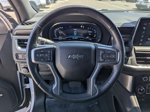 Certified 2022 Chevrolet Suburban Z71 w/ Luxury Package AWD/4WD image 16