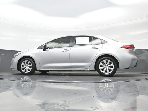 Used 2025 Toyota Corolla LE FWD image 27