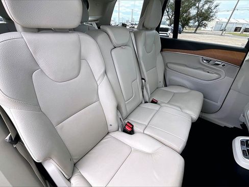 Used 2022 Volvo XC90 T6 Momentum w/ Advanced Package image 22