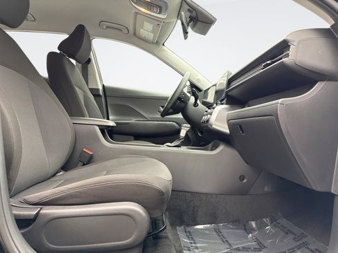 Used 2024 Hyundai Kona SE image 16