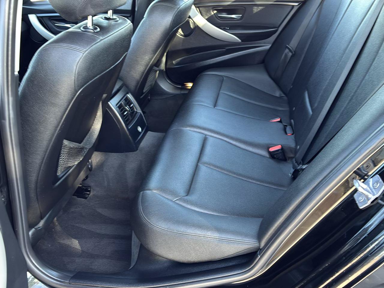 Used 2018 BMW 320i xDrive Sedan w/ Convenience Package AWD/4WD image 28