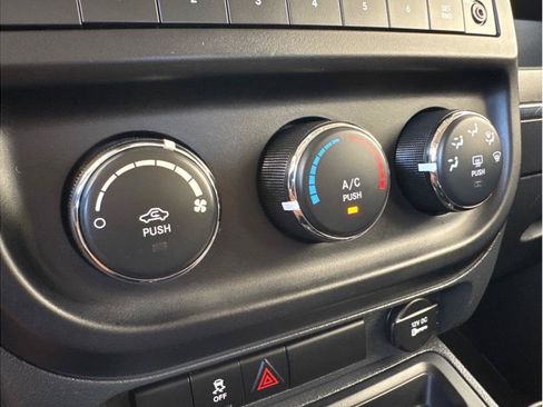 Used 2015 Jeep Patriot Sport w/ Power Value Group AWD/4WD image 21