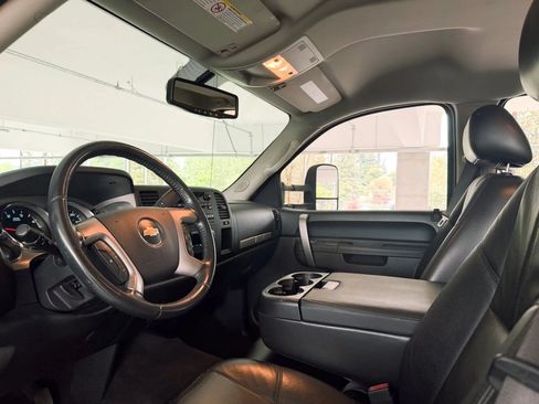 Used 2011 Chevrolet Silverado 2500 LT w/ Interior Plus Package AWD/4WD image 17