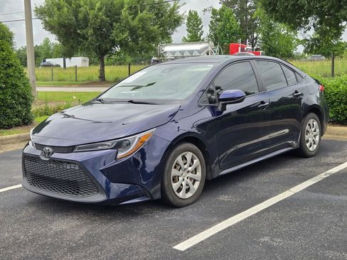 Used 2021 Toyota Corolla LE FWD image 3