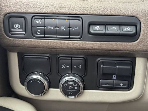 Used 2021 GMC Yukon Denali w/ Denali Premium Package image 30