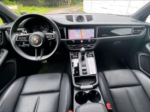 Certified 2025 Porsche Macan AWD/4WD image 18