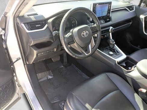 Used 2019 Toyota RAV4 Limited image 9