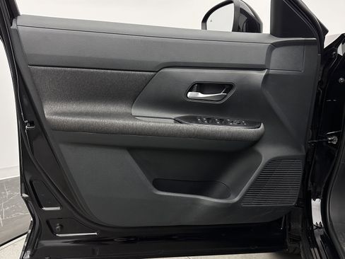 Used 2025 Nissan Kicks SV w/ Charging Package FWD image 10