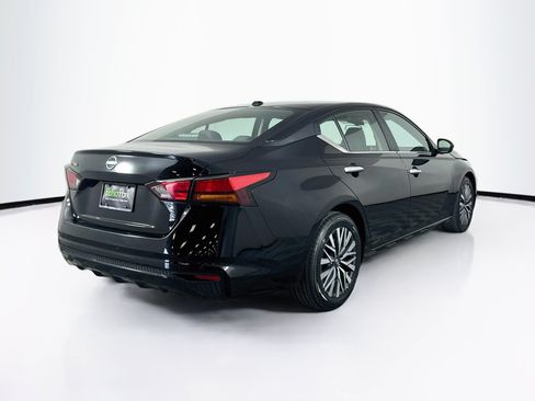 Used 2025 Nissan Altima 2.5 SV FWD image 9