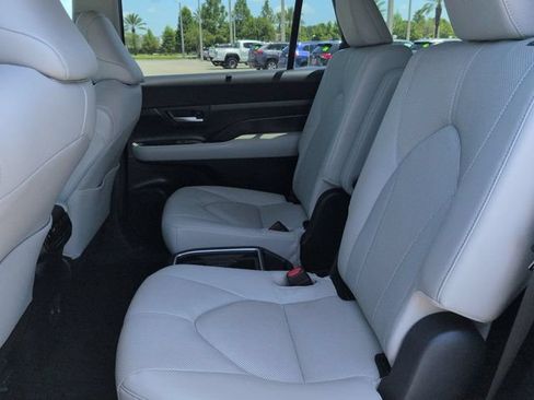 Certified 2024 Toyota Grand Highlander FWD image 14