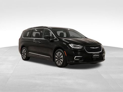 Used 2023 Chrysler Pacifica Touring-L FWD image 9