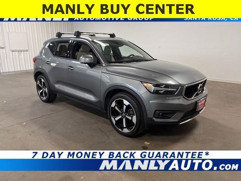 Used 2019 Volvo XC40 T5 Momentum image 1