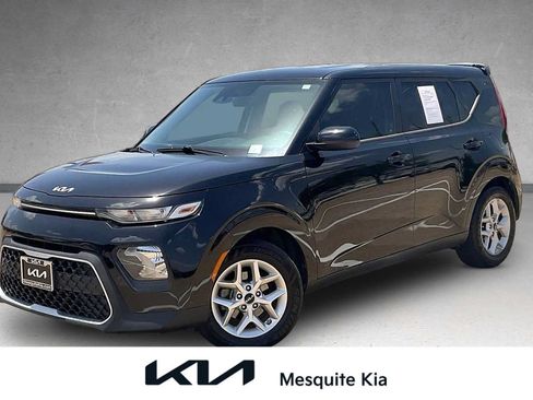 Used 2022 Kia Soul LX w/ Technology Package FWD image 1