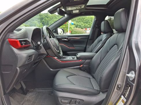 Used 2023 Toyota Highlander XSE AWD/4WD image 16