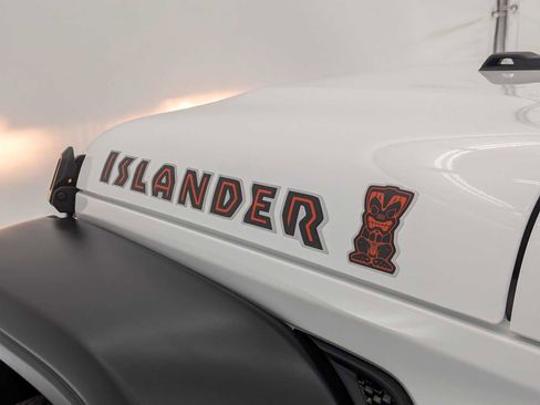 Used 2021 Jeep Wrangler Unlimited Islander image 13