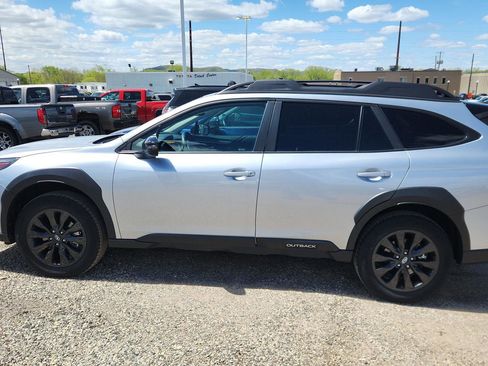 Used 2024 Subaru Outback Onyx Edition AWD/4WD image 6