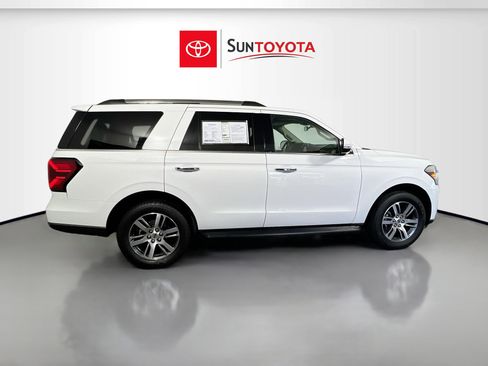 Used 2024 Ford Expedition Limited RWD image 2