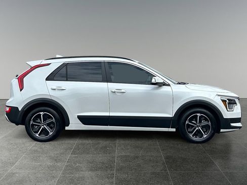 Used 2023 Kia Niro EX FWD image 10