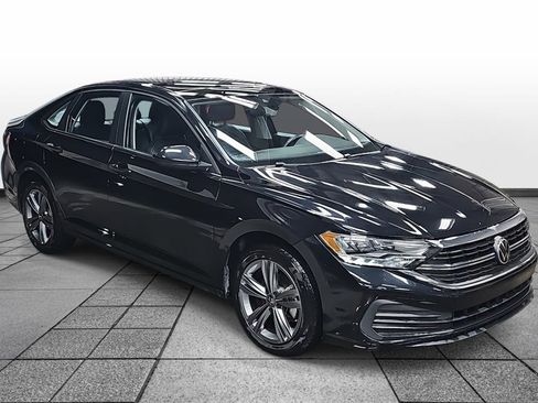 Used 2024 Volkswagen Jetta SE image 8