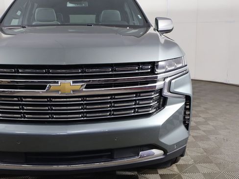 Used 2023 Chevrolet Suburban Premier image 16