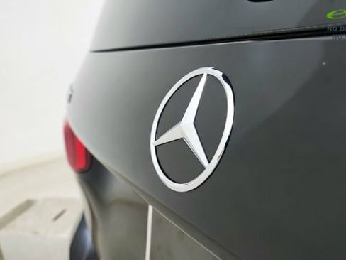 Used 2025 Mercedes-Benz GLB 250 4MATIC w/ Exclusive Package image 33