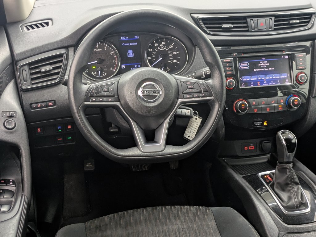 Used 2018 Nissan Rogue SV FWD image 4