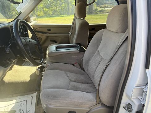 Used 2004 Chevrolet Tahoe LS w/ Cargo Package RWD image 18