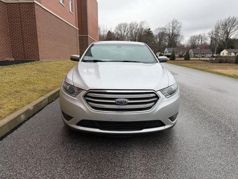Used 2017 Ford Taurus SEL image 2