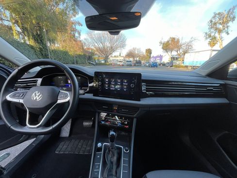 Used 2025 Volkswagen Jetta SE image 34