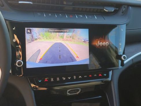 New 2026 Jeep Grand Cherokee Altitude image 24