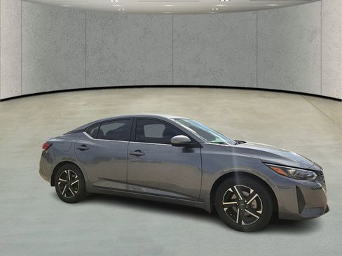 Used 2025 Nissan Sentra SV image 3