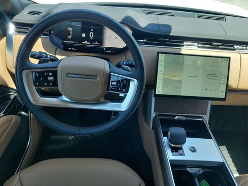 New 2026 Land Rover Range Rover Long Wheelbase SE AWD/4WD image 19