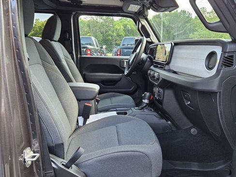 New 2025 Jeep Gladiator Sport image 15